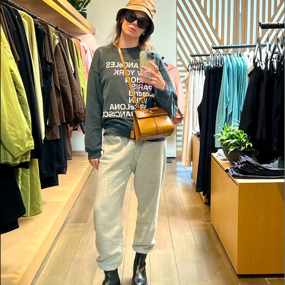 Meet your Posher, Natalie - Picture 13 of 16